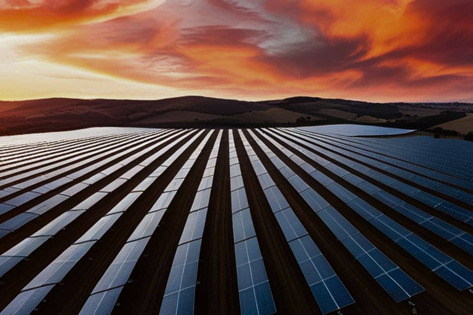 Sistema automatizado RST NightWash para limpieza de paneles solares en Ibiza