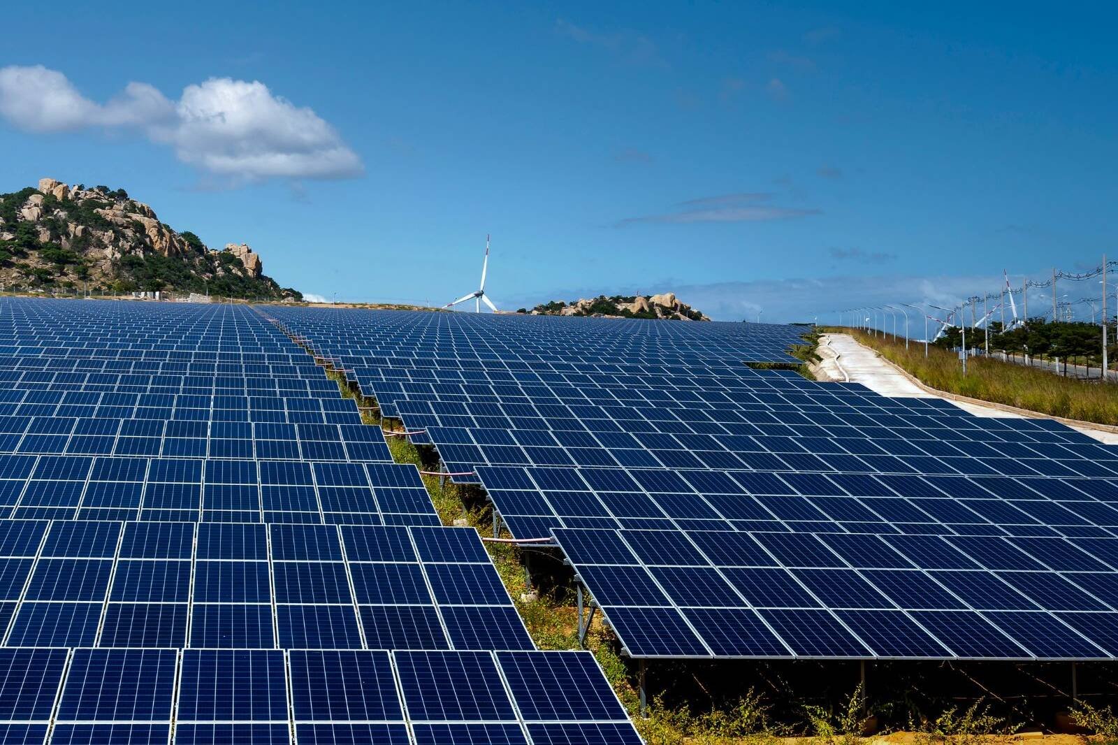 Limpieza automática de placas solares en Rampuixa Ibiza con tecnología RST NightWash™