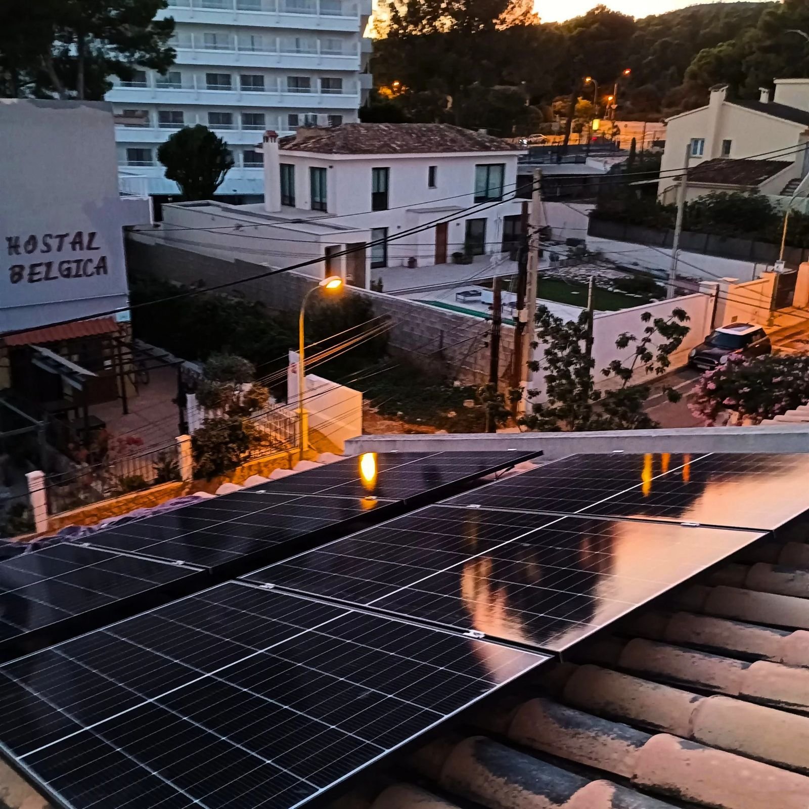 Servicio de mantenimiento de placas solares en Baleares.