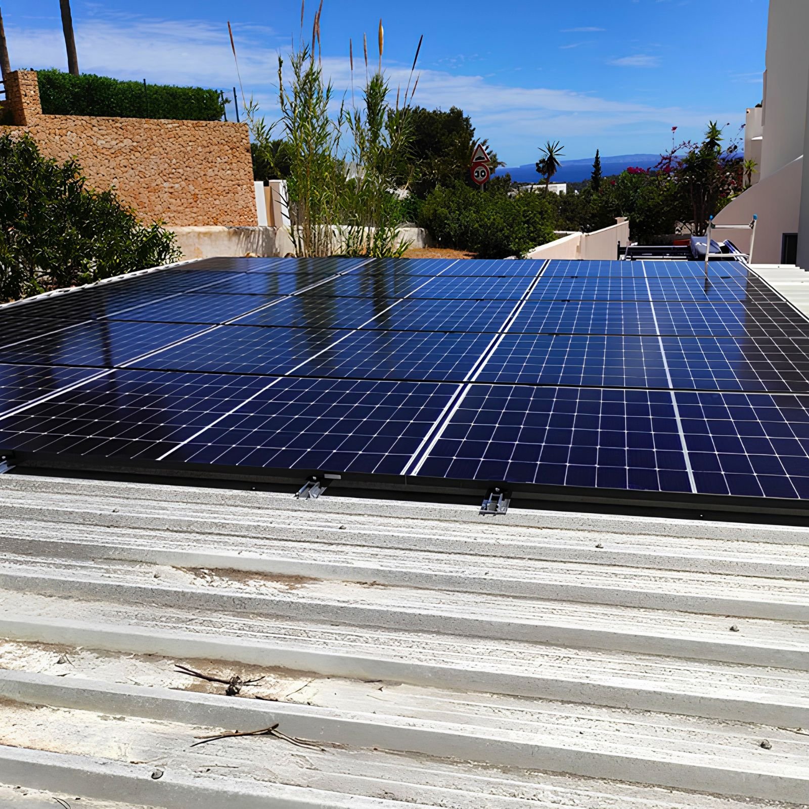 Servicio técnico profesional para paneles solares en Ibiza.