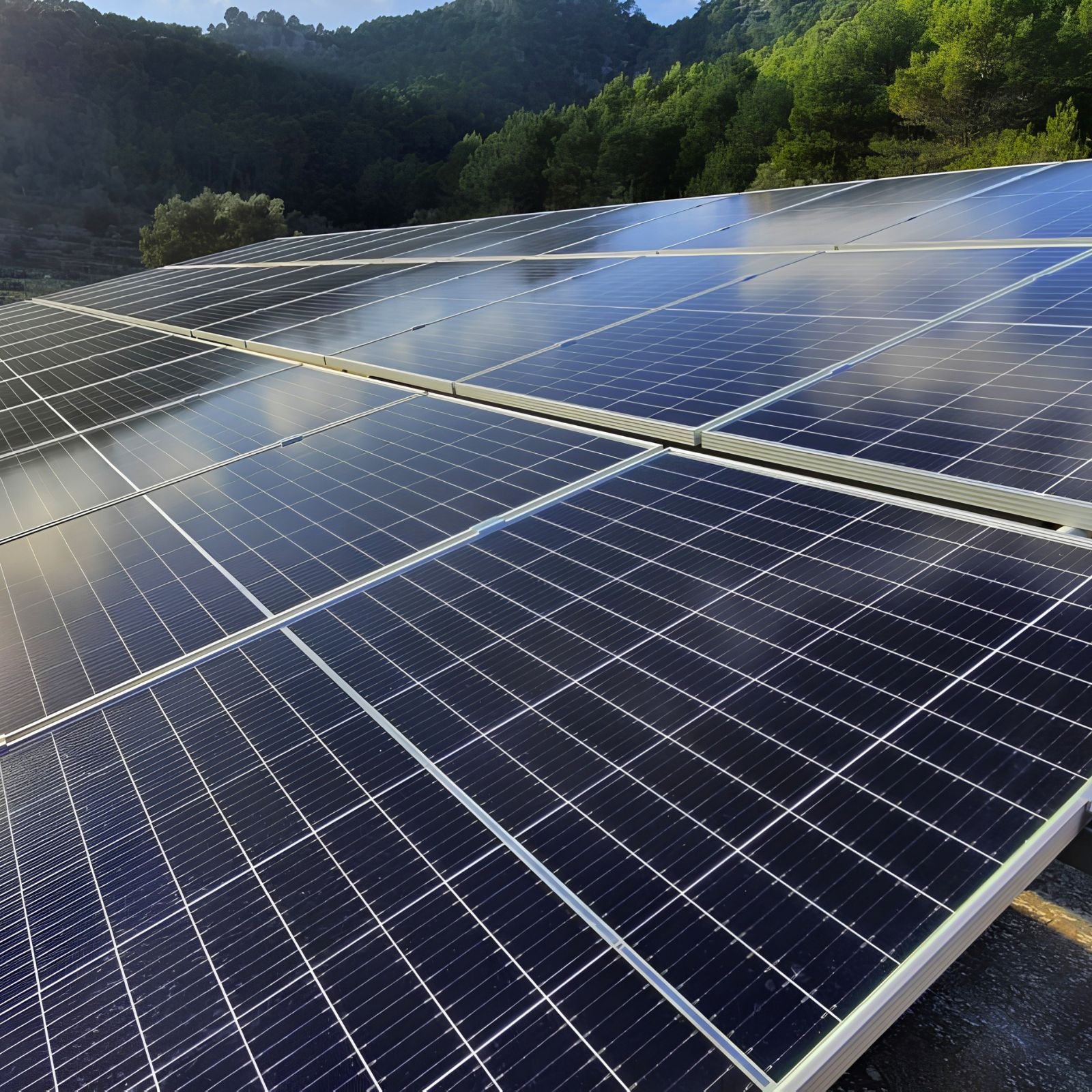 Mantenimiento preventivo de paneles solares en Ibiza.