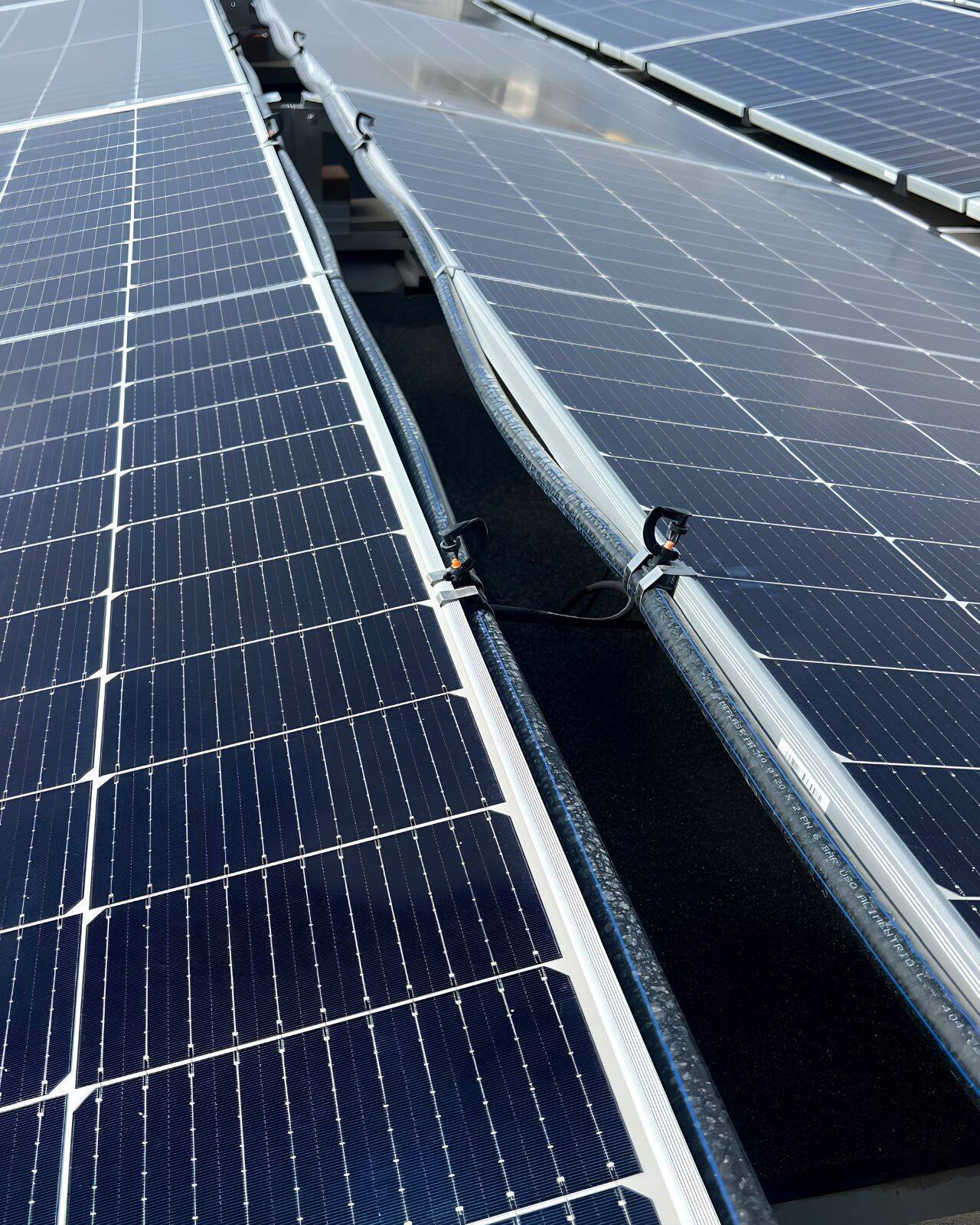 Limpieza de paneles solares para empresas en Ibiza