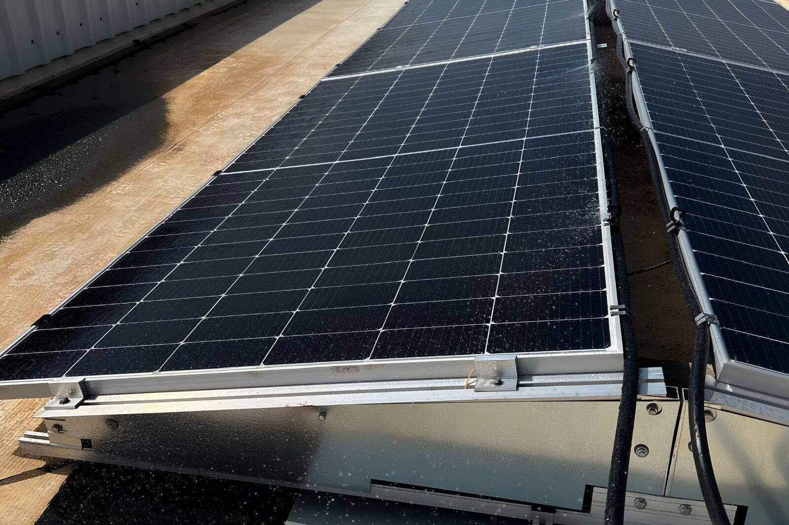 Sistema automatizado de limpieza solar en Ibiza